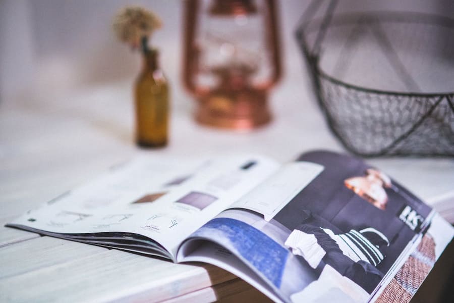 bläddra-i-en-inspirerande-katalog